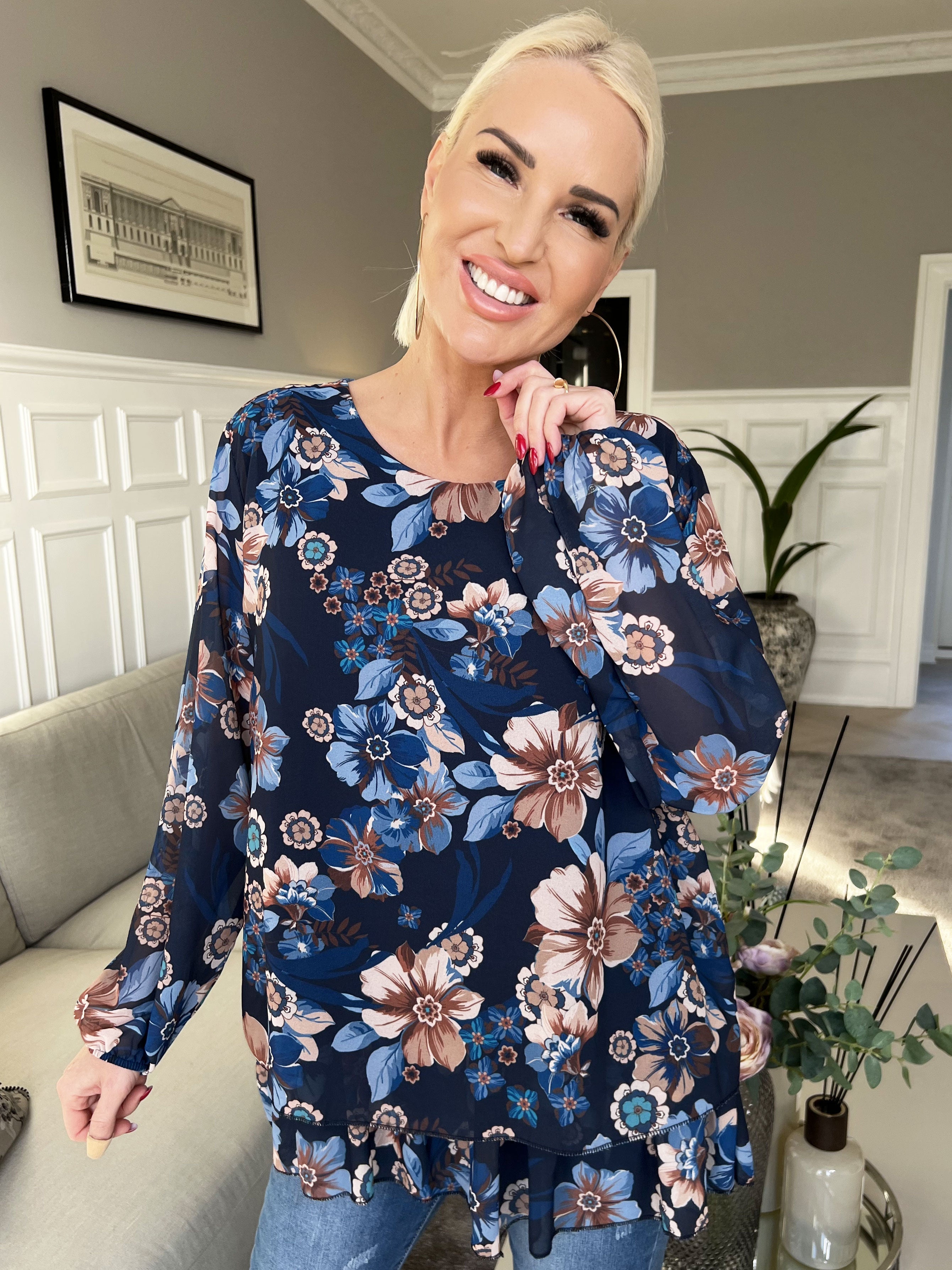 Wicky - Söt tunika i chiffong med blommiga motiv